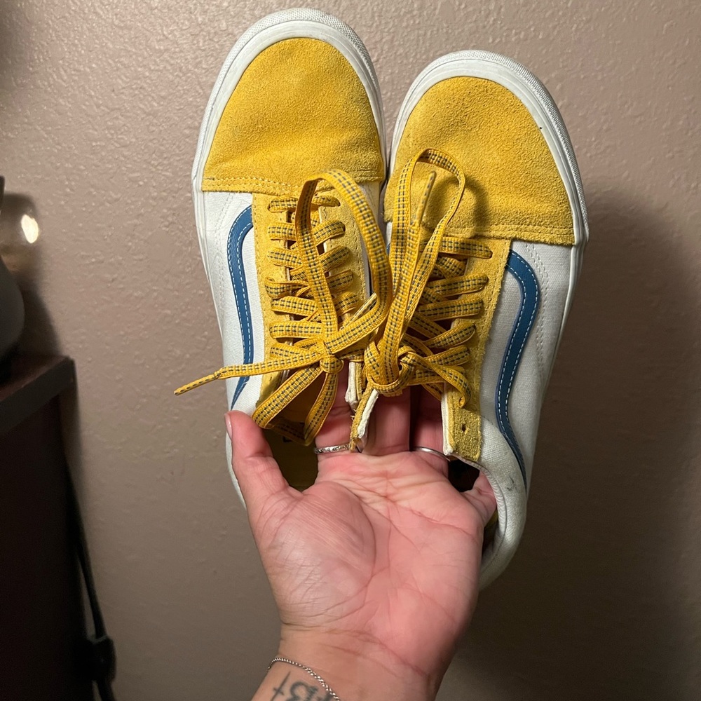 Vans - Picture 2 of 7
